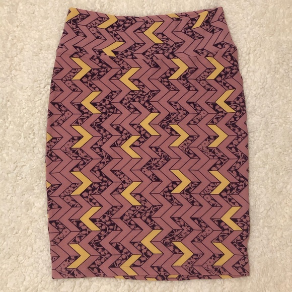 Lularoe Cassie Size Medium - Picture 1 of 3